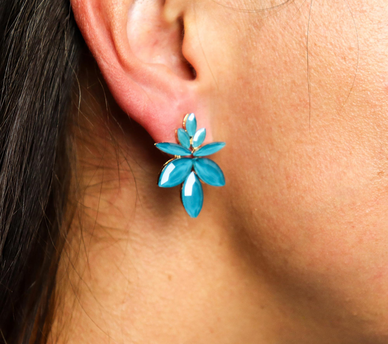 Žalsvai žali vintažinio stiklo auskarai - Gėlės