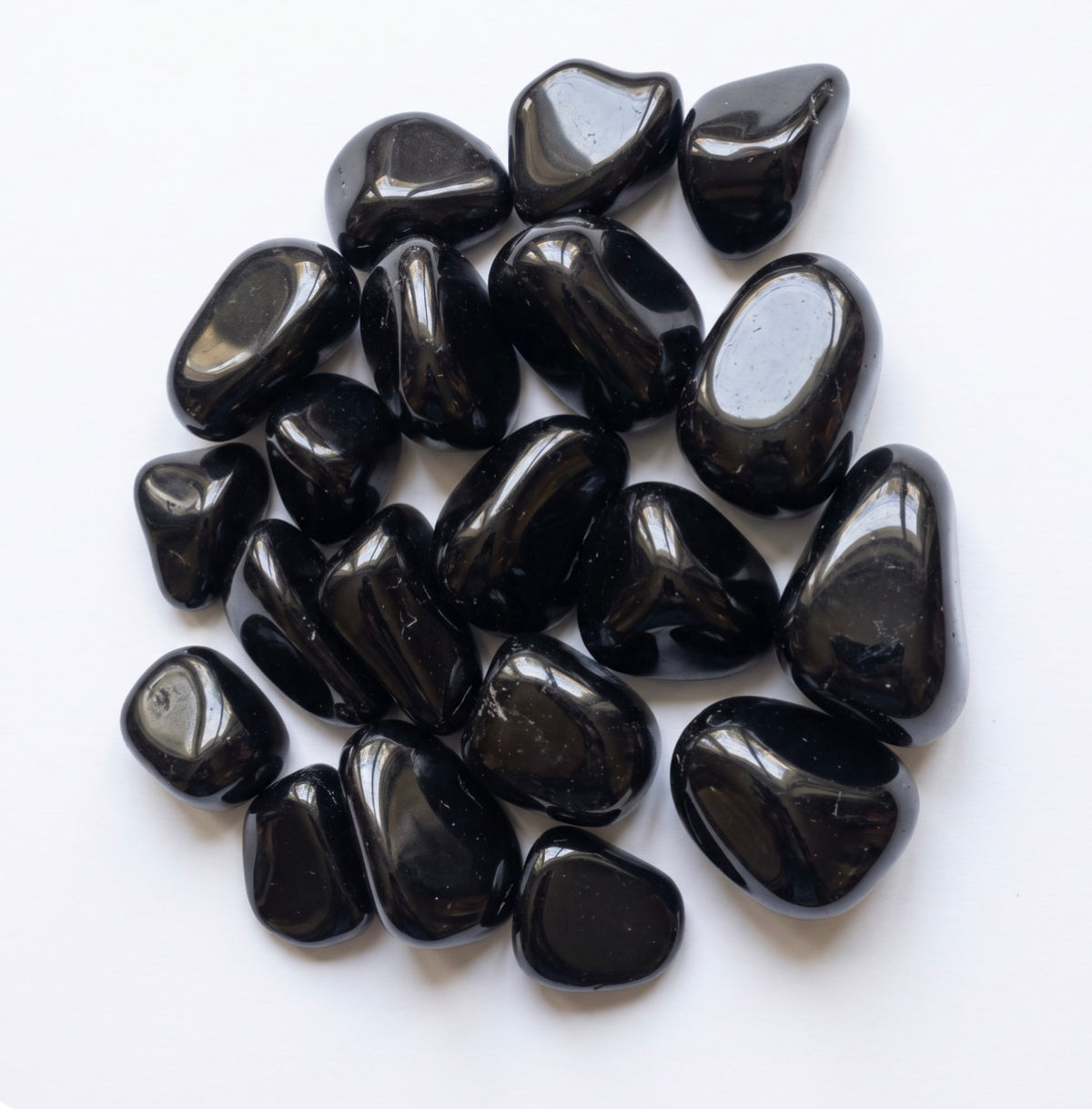 Juodasis Obsidianas – Apsaugos ir Įžeminimo Akmuo | Natūralūs akmuo