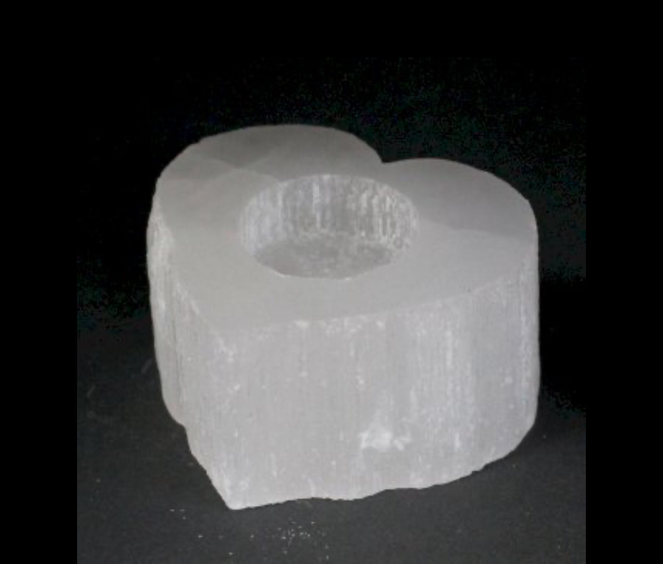 Selenito širdies formos žvakidė