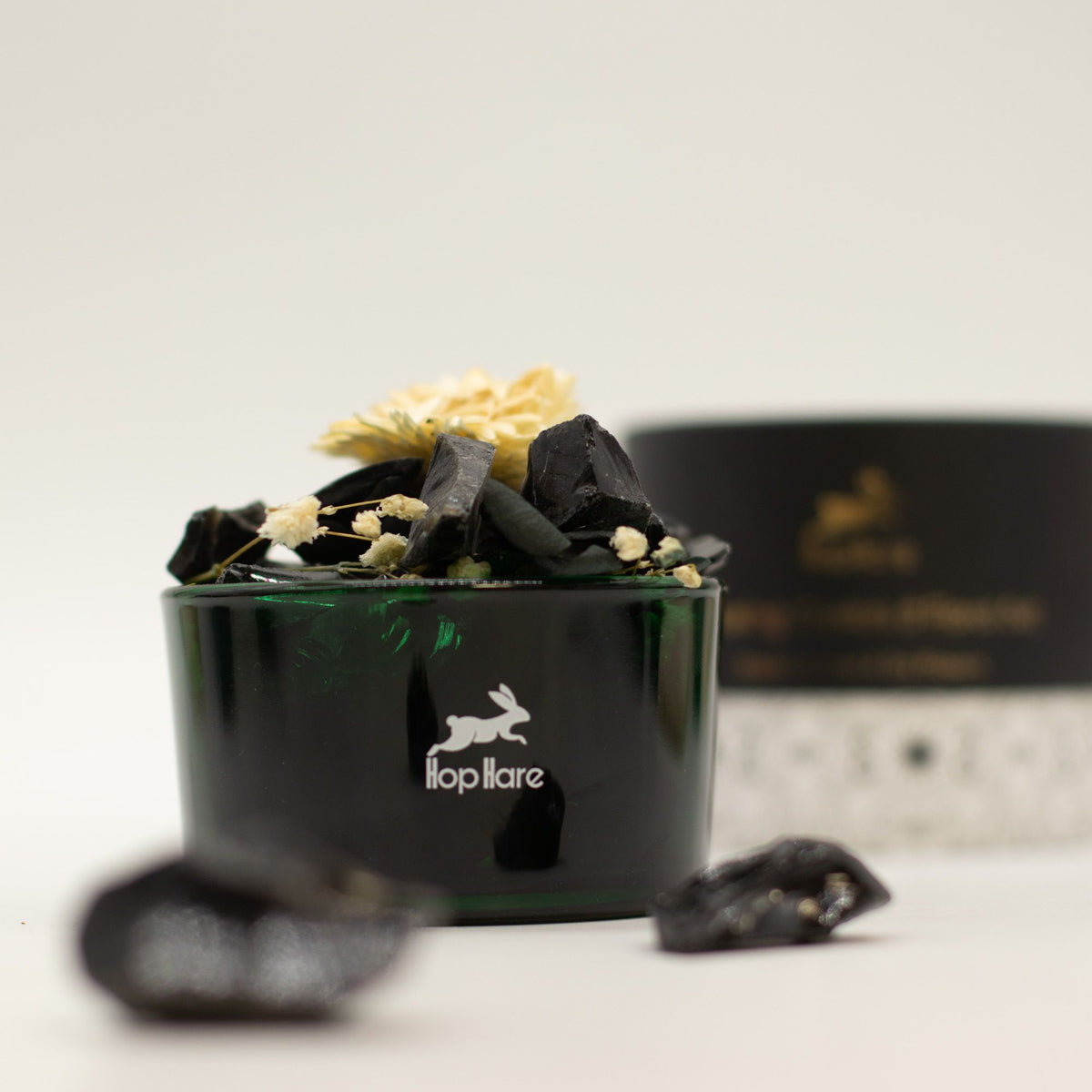 Hop Hare „The King“ – juodojo obsidiano kristalų ir gėlių rinkinys