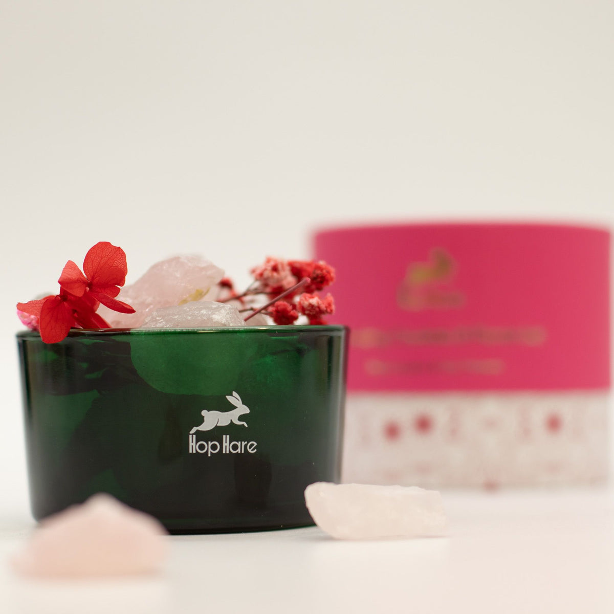 Hop Hare „The Lovers“ – rožinio kvarco kristalų ir gėlių rinkinys